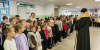 Преосвященнейший епископ Савва с архипастырским визитом посетил среднюю общеобразовательную школу №2 города Валуйки и совершил молебное пение в начале учебного года - Валуйская епархия