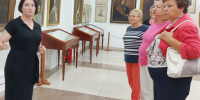 Александра Кугушева проводит первую экскурсию. - Крымская правда