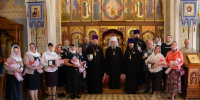 Митрополит Никита вручил памятные знаки сотрудникам епархиального управления - Епархия
