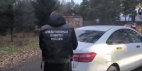 следователь у машины браконьеров - Петрозаводск говорит
