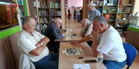 ♟ Битва интеллектов и мастерства: в библиотеке Рутмана отпраздновали День города шахматным и шашечным турниром! ♟ - ЦБС Советского городского округа