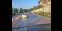 Прорыв водопровода в центре Казани подтопил улицы - видео - ТРК Татарстан-Новый век