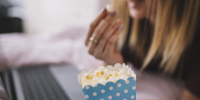 «Целитель Адамс» 16+: смотрите комедию о докторе, который лечит смехом на Сочи 24 сегодня в 21:00 - Sochi24.tv