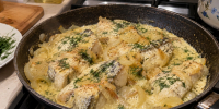 Минтай больше не жарю — тушу с луком и сливками: дешёвая рыба получается совсем не бюджетной на вкус - Pg11.Ru
