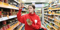 В магазине Якутии торговали просрочкой, а продукты хранили под туалетом - Комсомольская Правда