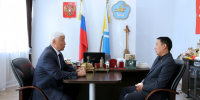 Встреча Кан-оола Даваа с руководителем партийной фракции КПРФ в Верховном Хурале (парламенте) Лодой-Дамба Кууларом - Верховный Хурал (парламент) Республики Тыва