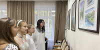В Детской школе искусств Сосновоборска открылась краевая передвижная выставка «Санкт-Петербург глазами сибиряков» - Газета Рабочий