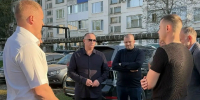24 сентября глава муниципального района Безенчукский Д.Л. Вавилов провёл выездное совещание по благоустройству прилегающей территории к д/с «Тополёк» - Газета Сельский труженик