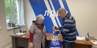 «Благодарим от всей души»: наблюдатели и активисты ЛДПР получают подарки за работу на выборах - ЛДПР