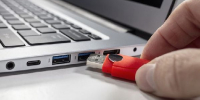 IT-эксперт предупредил об опасности найденных флешек - РТВ-Подмосковье