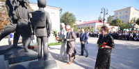 В Оренбурге прошло традиционное шествие молодых педагогов - Единая Россия