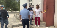 Судебные приставы Калмыкии принудительно доставили инфицированного больного в медучреждение - УФССП России