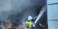 Этой ночью на Орловщине сгорел большой склад сена - OrelGrad.Ru