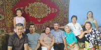 В доме брата. Поселок Бельтирский. Галина Адыгаева в центре - Газета Выборг