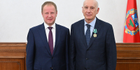 Губернатор Виктор Томенко вручил государственные награды жителям Алтайского края - Администрация Алтайского края