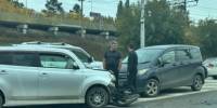 Кроссовер столкнулся с автокраном на Байкальском кольце в Иркутске - IrkutskMedia.Ru