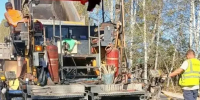 На трассе Омск – Муромцево – Седельниково дорожники укладывают новый асфальт - Вечерний Омск