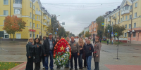Коллектив Сафоновского районного суда принял участие в торжественном возложении цветов в Сквере Памяти в честь годовщины освобождения Смоленщины от немецко фашистских захватчиков - Районный суд