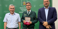 Руководитель, заместитель руководителя и заместитель начальника управления министерства природных ресурсов Краснодарского края с наградой - Министерство природных ресурсов