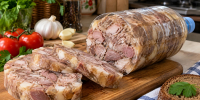 Кладу дешёвое мясо в бутылку на ночь — утром достаю домашнюю колбасу: без желатина, сои и лишней возни - Pro Город Ухта