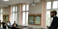 Руководитель Информационно-аналитического отдела Орловской епархии иерей Алексей Лаушкин пообщался с первокурсниками исторического факультета ОГУ в рамках проекта «Диалог со священником» в вузах. 25 сентября 2026 года, г.Орел - Орловская и Ливенская епархия