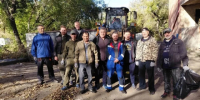 Сотрудники городского УДХБ вышли на субботник. - Администрация города