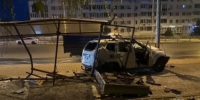 В Самарской области иномарка на огромной скорости снесла атобусную остановку - КТВ-ЛУЧ