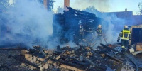 В сгоревшем доме в Большой Пустомерже пожарные обнаружили тела двух погибших - Кингисепп-сегодня.рф