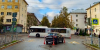 Кондуктор новгородского автобуса пострадала в столкновении на перекрёстке - Газета Новгород