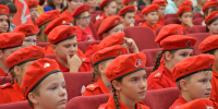 Сто аткарских пятиклассников принесли клятву на верность Родине и юнармейскому братству - Газета Аткарская газета