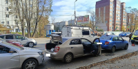 В Сыктывкаре три легковушки собрались в «паровозик» - Bnkomi.Ru