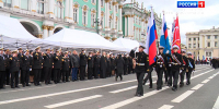 На Дворцовой площади курсанты "Макаровки" принесли присягу на верность вузу и морской профессии - ГТРК Санкт-Петербург