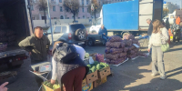 Вся Йошкар-Ола собралась на ярмарке в центре города: “Гору овощей торгуют по низким ценам” - Pg12.Ru