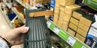Забежала в Fix Price за мелочью, а ушла с полным пакетом для дачи: 7 находок от 99 ₽ — фонарь за 249 ₽, шланг за 124 ₽ и горелка за 399 ₽ - Город Киров