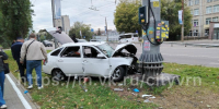 О влетевшей в столб легковушке сообщили воронежцы - МОЁ! Online