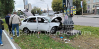 В Воронеже на улице Ворошилова легковой автомобиль влетел в столб - РИА Воронеж