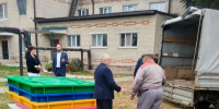 Партиец подарил тимским дошколятам новые яркие песочницы - Единая Россия