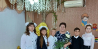 Школьники поздравили воспитателей города - Газета Заря