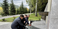 Разумишкин почтил память ленинградцев, эвакуированных в годы войны в Республику Алтай - Петербургский дневник