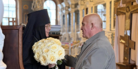 Сергей Ситников вместе с земляками посетил праздничную службу в Богоявленско-Анастасиином соборе - Администрация области