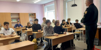 Офицеры Росгвардии провели профориентационное занятие с магаданскими школьниками - Kolyma.Ru