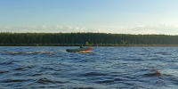 На реке Обь в Сургуте перевернулась моторная лодка с 2 мужчинами на борту - Комсомольская Правда