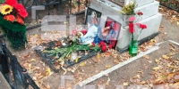 В Омске на могилу Егора Летова подложили свиную голову с надписями - ИА Новый Омск