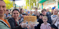 В Кирове испекли 90-коржевый торт в честь юбилея области - Свойкировский.рф