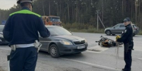 Водитель мотоцикла погиб на свердловской автодороге, с нарушением ПДД обгоняя погрузчик-экскаватор - Уральский рабочий