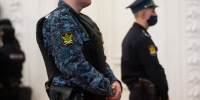 Мужчины устроили драку на глазах у детей во дворе Казани - Комсомольская правда Казань