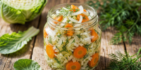 Хрустящая маринованная капуста с морковью и луком: простой рецепт заготовки на зиму - Газета Тетюшские зори