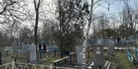 В Азове после атаки БПЛА повреждены захоронения на городском кладбище - Azov.DonDay.Ru