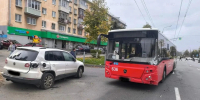 Во Владимире городской автобус столкнулся с легковым автомобилем - Комсомольская правда