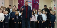 Настоятель храма Казанской иконы Божией Матери деревни Арбузово иерей Димитрий Зворягин принял участие в школьной линейке Черкасской средней школы, посвященной началу учебной недели. 28 сентября 2026 года, Кромской район. - Орловская и Ливенская епархия